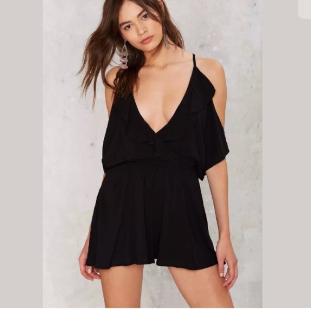 Black NASTY GAL play ice cold shoulder romper S